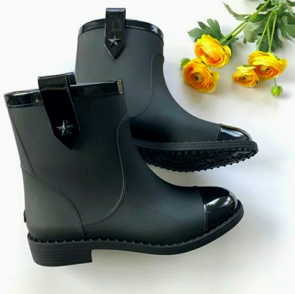 NWT JIMMY CHOO EDIE RAINBOOTS size 37 (6.5)